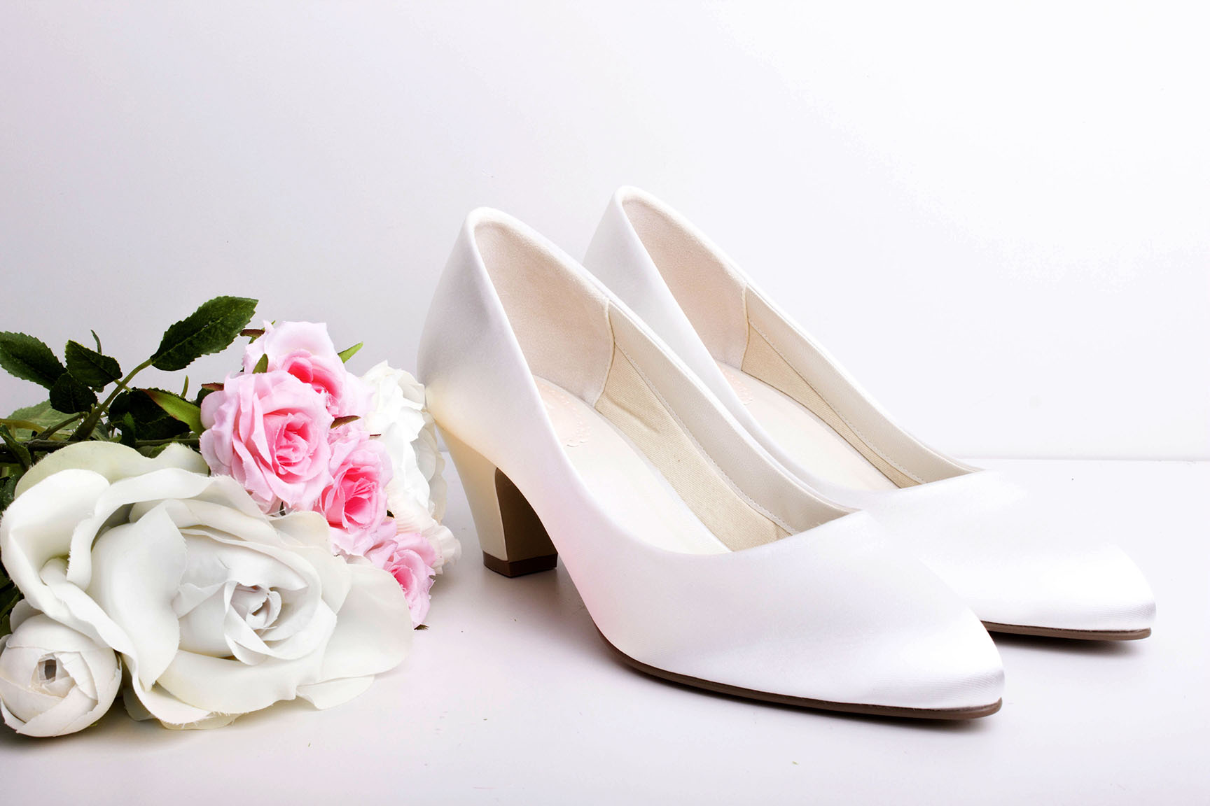 Wedding shoes, shoes, wedding accessories, pink paradox, weddings, wedding planner, top tips, wedding tips, wedding advice, shoe shopping, white shoes, 