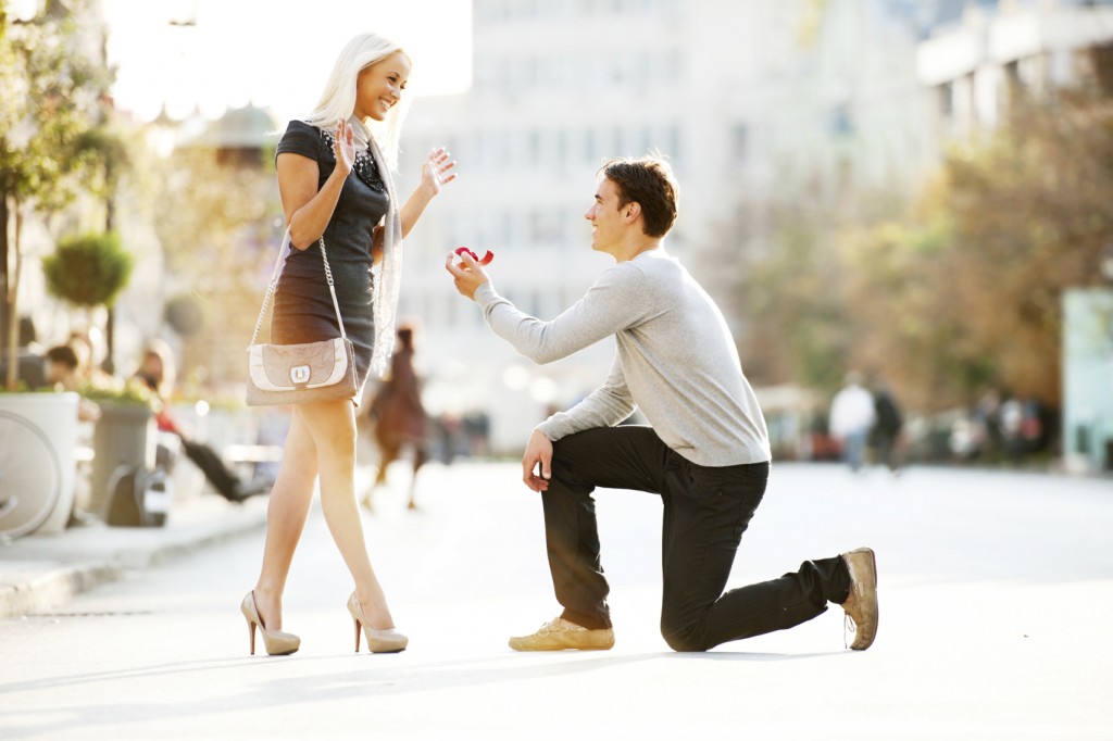 Young man proposing to a woman.