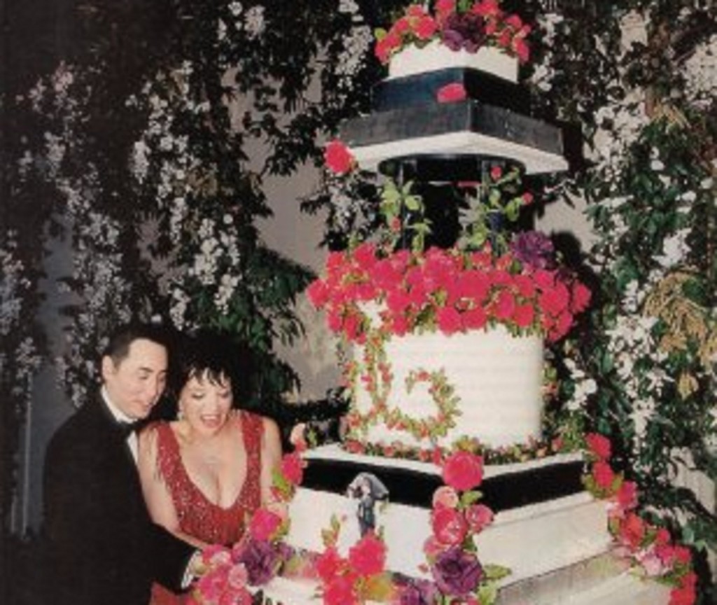 liza minnelli daxid guest wedding cake-309x400