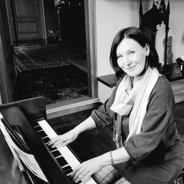 - Maria Sun Wedding Pianist