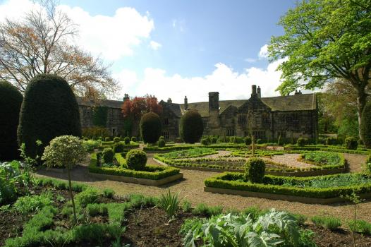 Barn Wedding Venues Near Me - Oakwell Hall Country Park