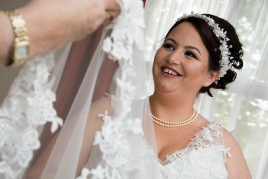 - CurvyBrides