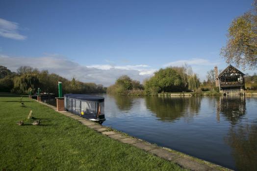 - Shillingford Bridge Hotel