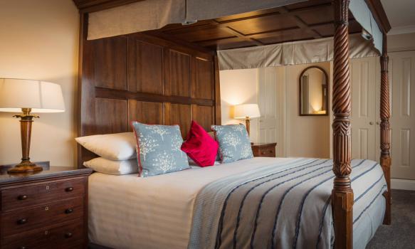 - Royal Seven Stars Hotel