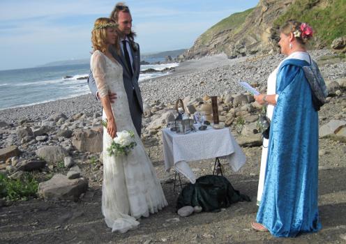 Wedding Celebrants for Ceremonies - Leonore Newson Celebrant Services