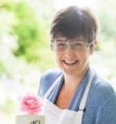 ContactLindy at Lindy's Cakes now to get a quote