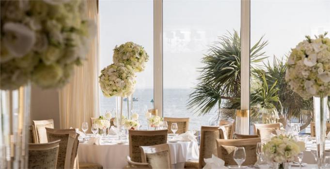 - Roslin Beach Hotel