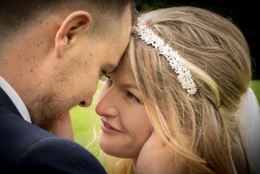 Find a Wedding Photographer - Artisan Photography