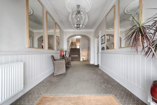 - Fourcroft Hotel