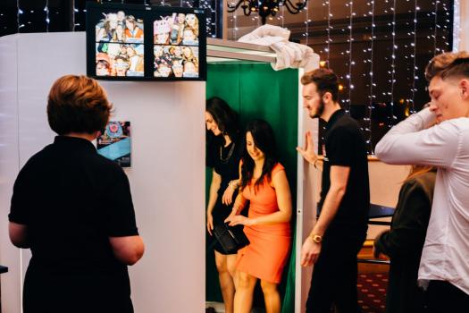 Photo Booths - HappyDonut PhotoBooths