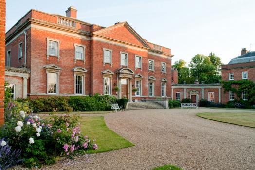 - Kelmarsh Hall and Gardens