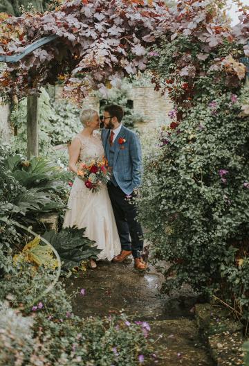 Barn Wedding Venues Near Me - Oxleaze Barn