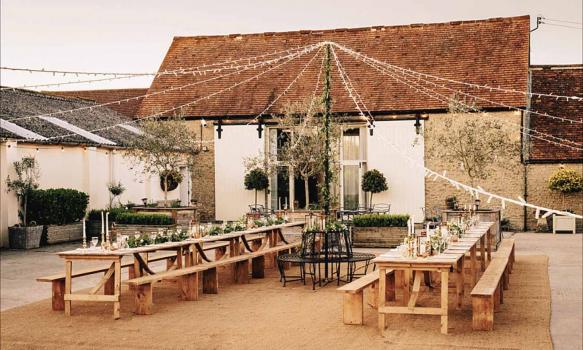 Barn Wedding Venues Near Me - Stratton Court Barn