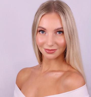 - Christiane Dowling Makeup Artistry
