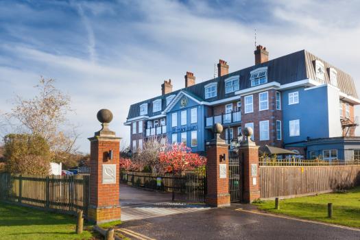 - Balmer Lawn Hotel