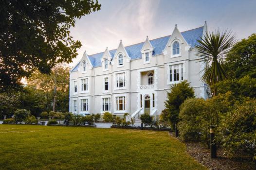 - The Green House Hotel