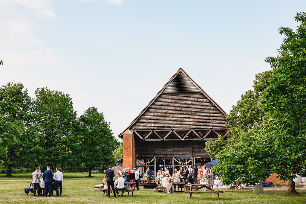 summer wedding, real wedding, wedding inpso, barn wedding 