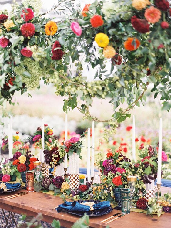 colour pop, colour wedding, colourful wedding, bright wedding, wedding inspiration, wedding decor, wedding style, wedding trends, bright flowers, bright wedding tables, colourful flowers, colourful styles, colourful looks, weddings, bride, bride to be 