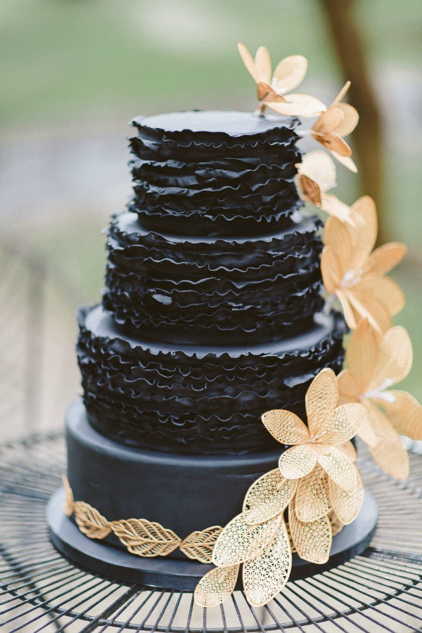 black and white wedding cakes, wedding cake trends 2018