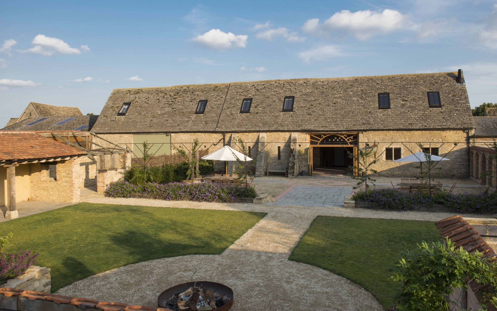 Oxleaze Barn | Barn Wedding Venues | WeddingPlanner.co.uk