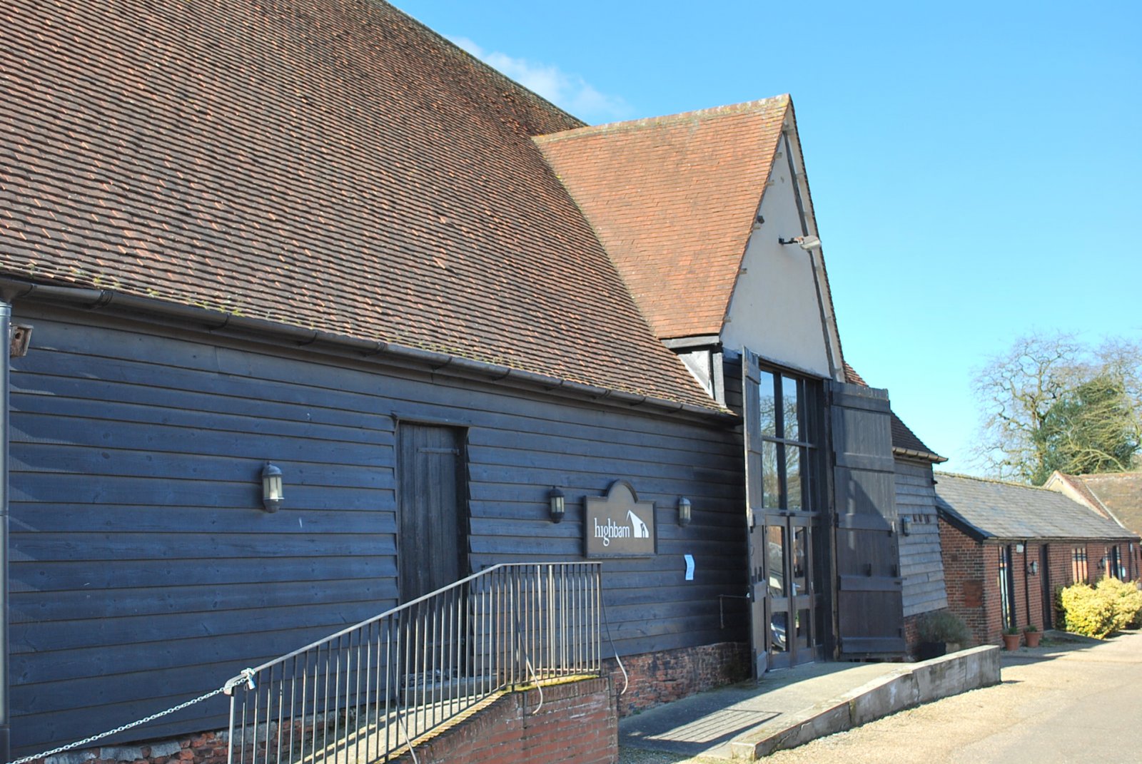 high barn essex, essex wedding venue, barn wedding essex