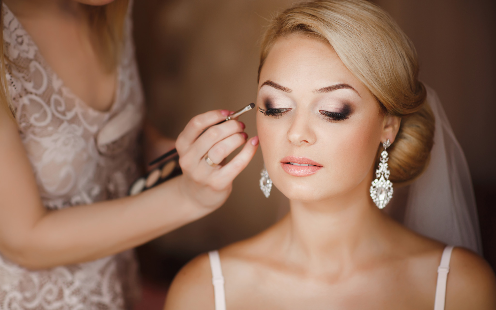 How to Make Sure Your Wedding Hair and Makeup Stays on Schedule