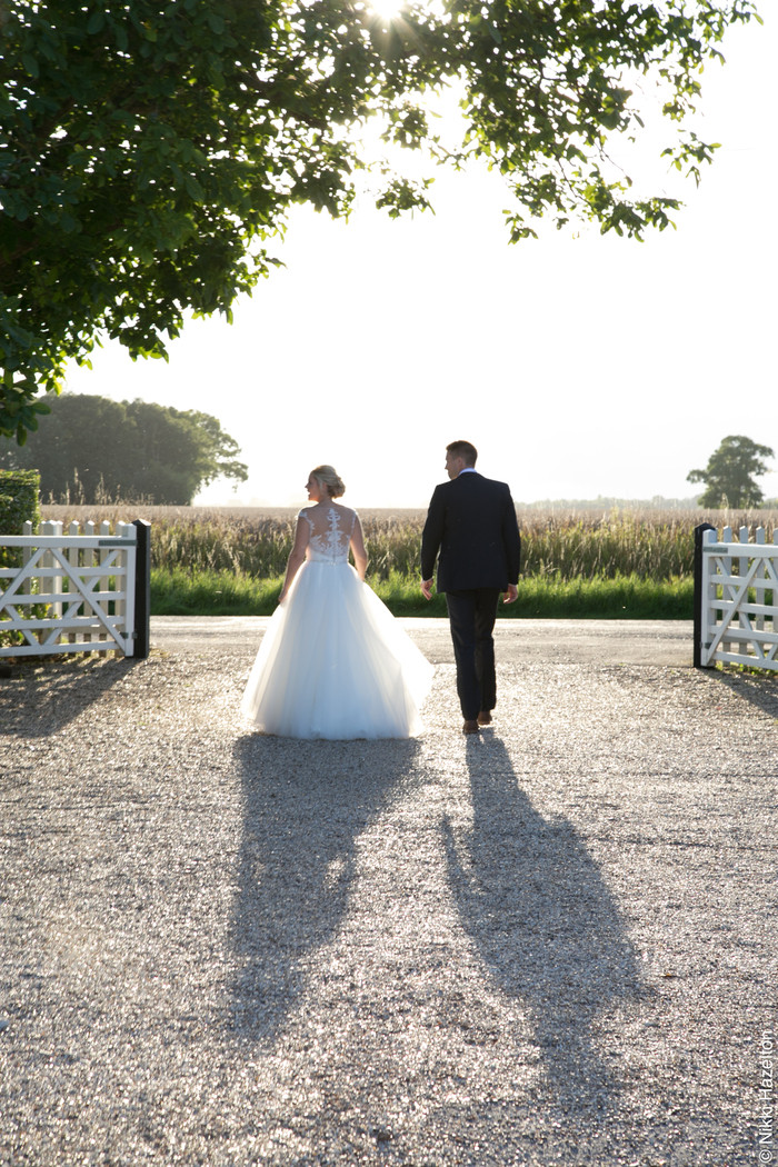 chloe and ross, real wedding, country wedding, the compasses at pattiwick, wedding venues uk, wedding inspiration
