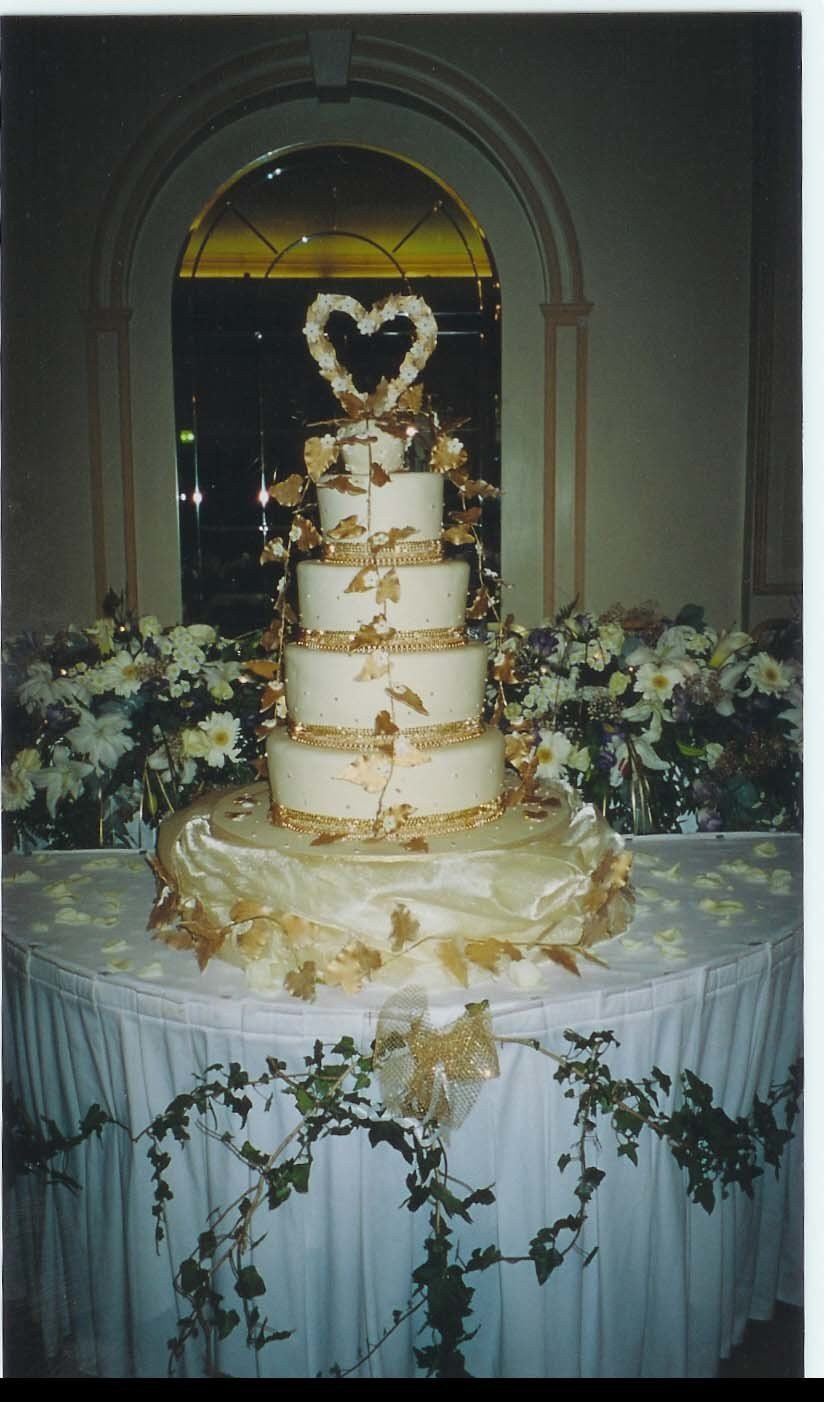 10 Fantastic Wedding Cakes London Has To Offer Weddingplanner Co Uk