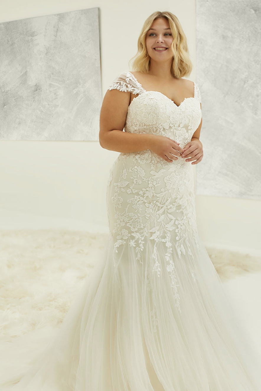 Plus Size Wedding Dress Brands You Will Love - WeddingPlanner.co.uk