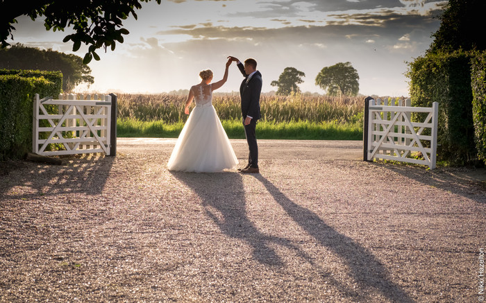 chloe and ross, real wedding, country wedding, the compasses at pattiwick, wedding venues uk, wedding inspiration