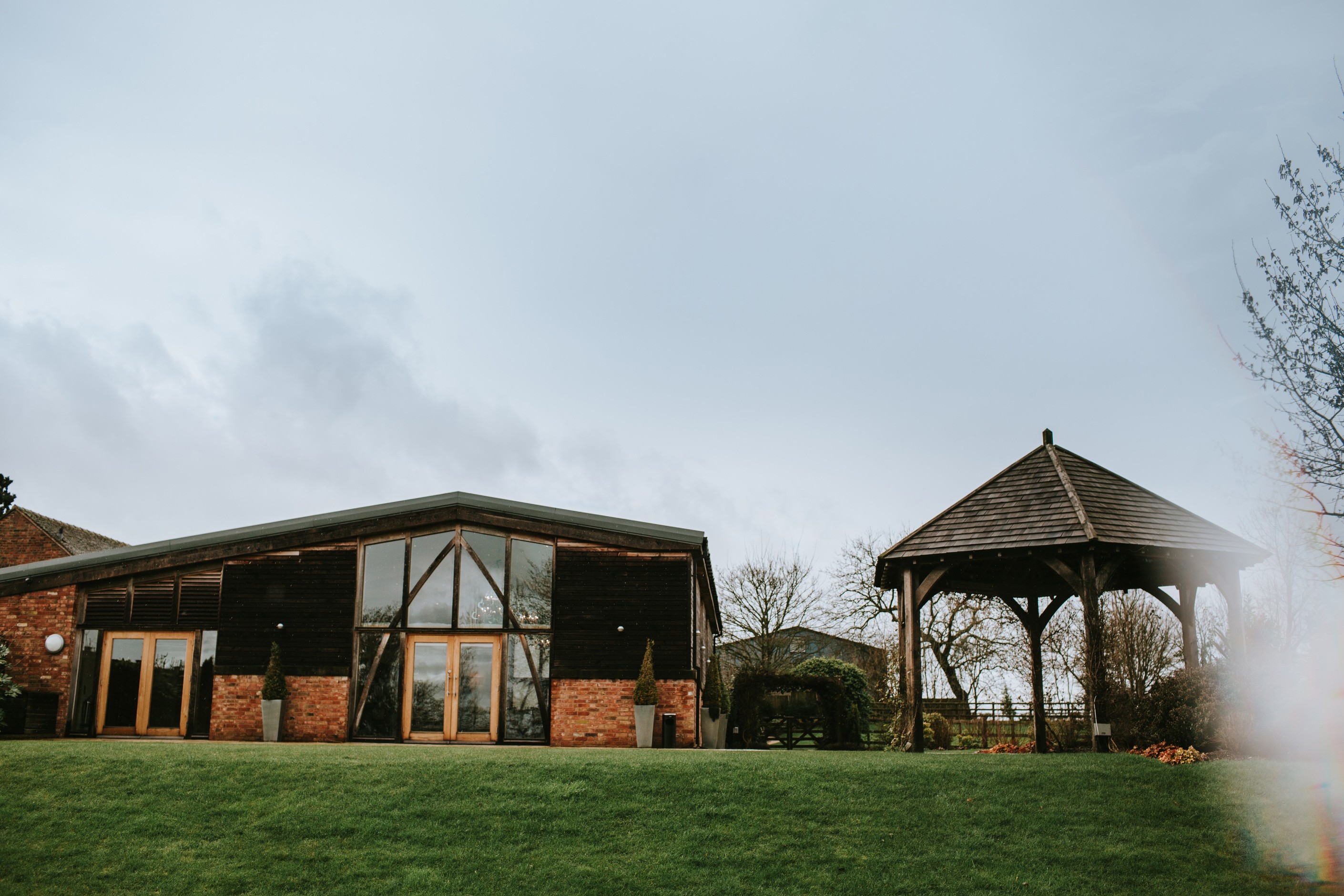 wedding, barn wedding, mythe barn wedding, laura and matthew, wedding ideas, wedding inspiration 