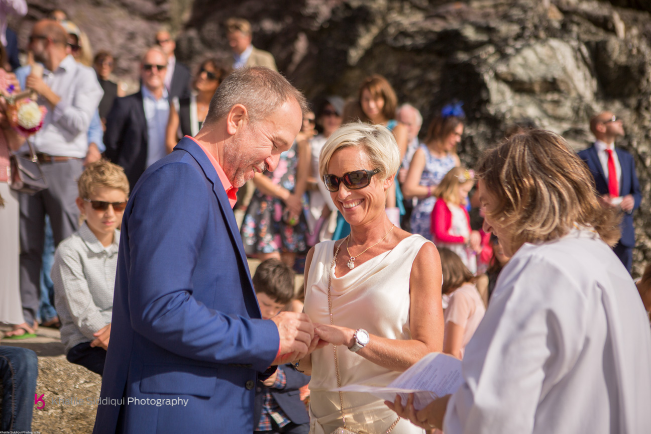 cornwall beach wedding, real wedding cornwall, roscarrock wedding, teepee wedding