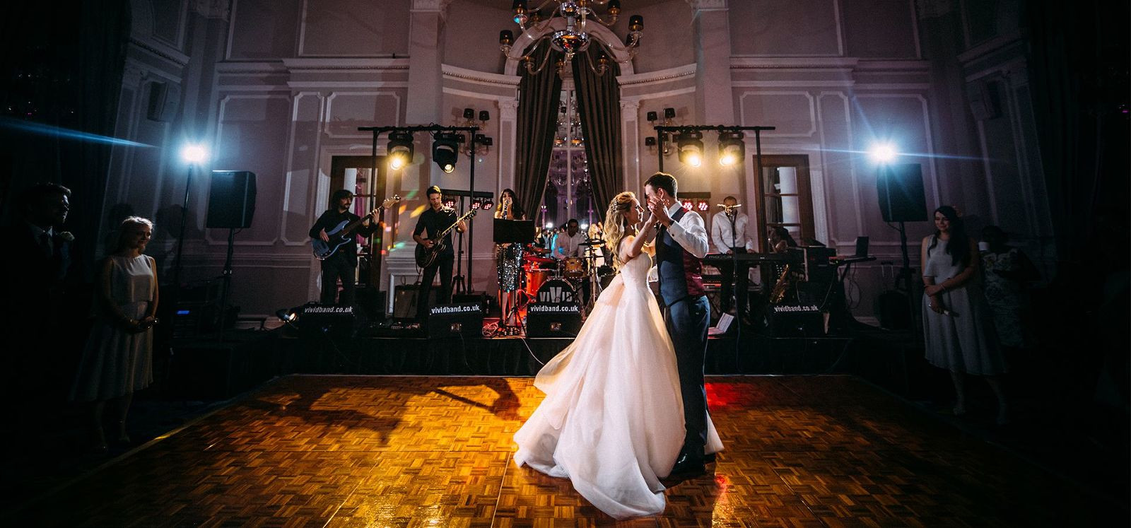 First dance - sanshine photography - weddingplanner.co.uk