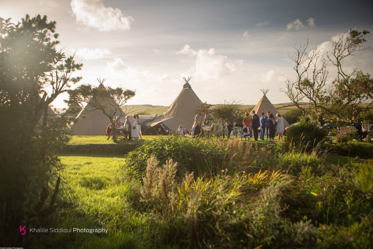 cornwall beach wedding, real wedding cornwall, roscarrock wedding, teepee wedding