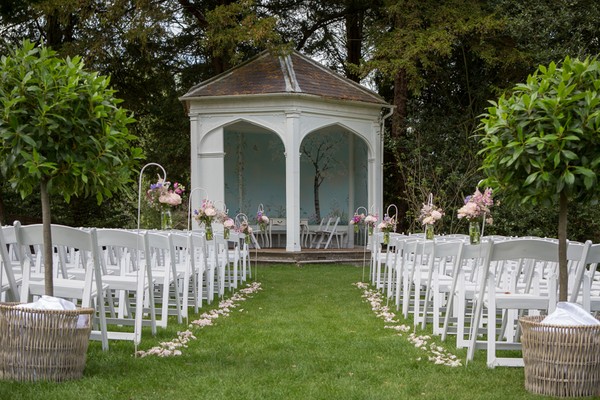 outdoor wedding ceremonies, styling outdoor wedding ceremonies, styling outdoor weddings, 