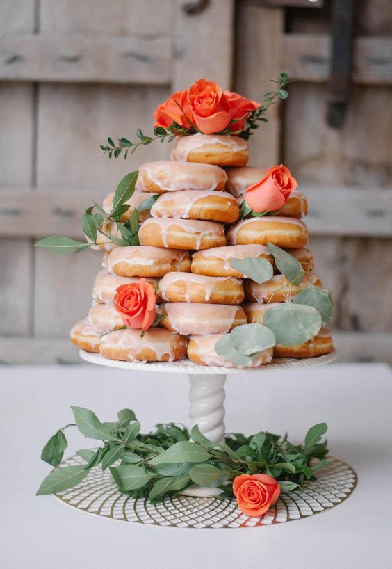 Doughnuts, doughnut wedding cake, wedding cake, wedding cake alternatives, alternative wedding cake trends, 2017 cakes 