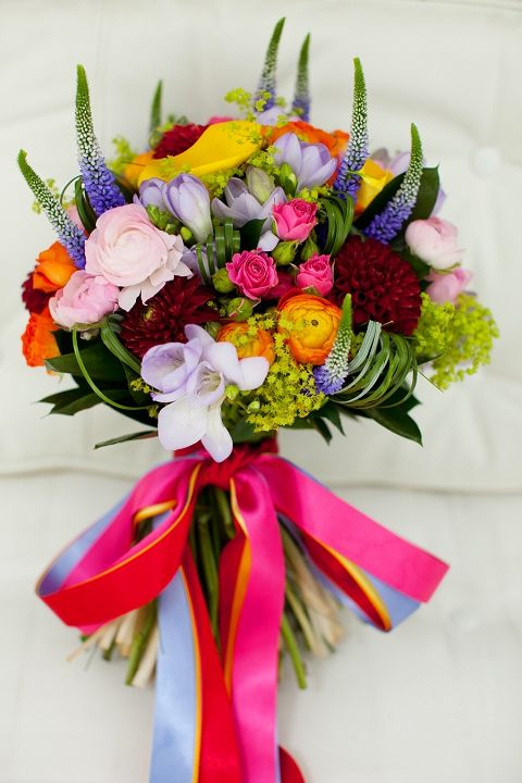 colour pop, colour wedding, colourful wedding, bright wedding, wedding inspiration, wedding decor, wedding style, wedding trends, bright flowers, bright wedding tables, colourful flowers, colourful styles, colourful looks, weddings, bride, bride to be 