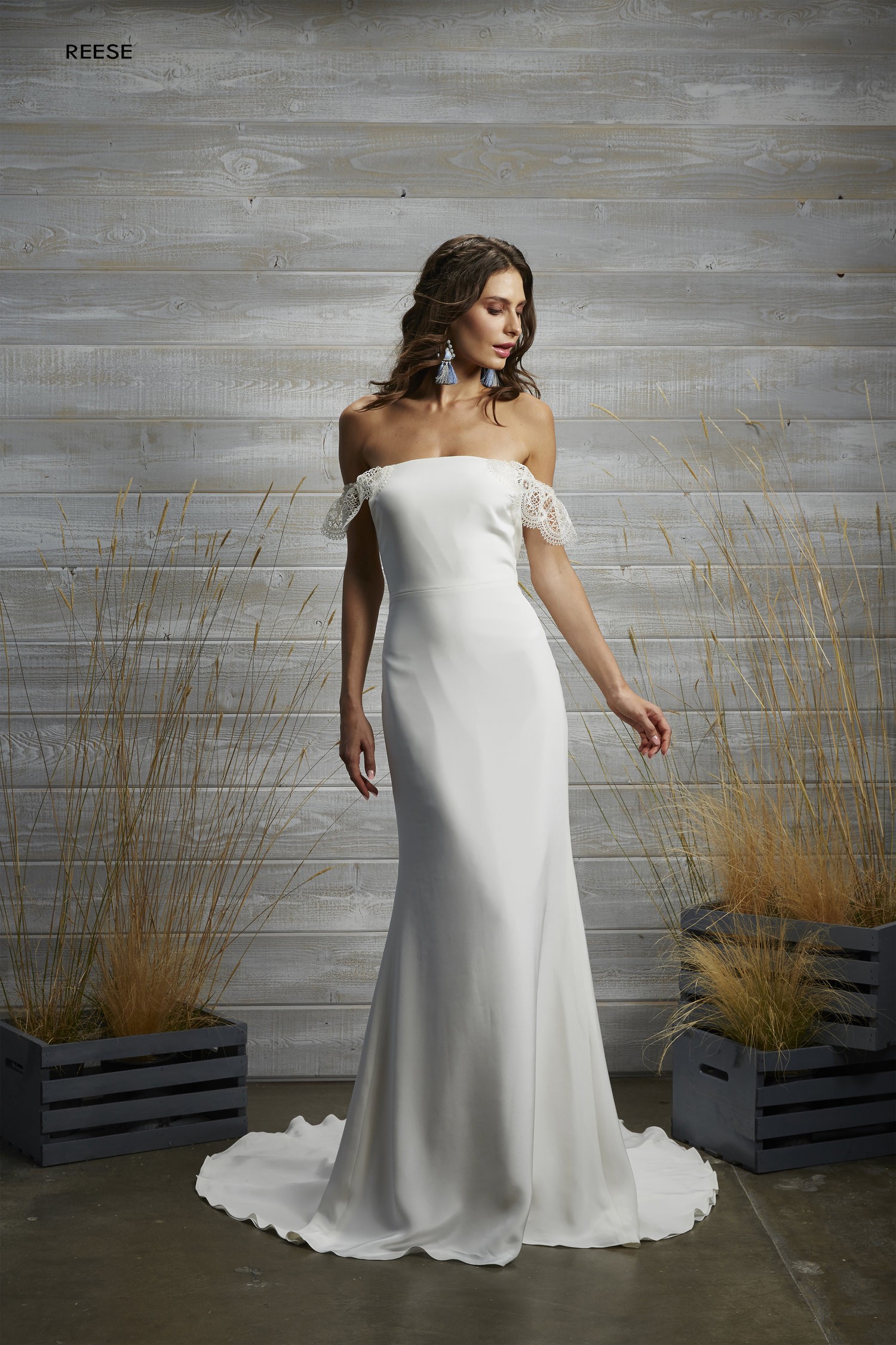 10 Beautiful Off The Shoulder Wedding Dresses Uk 3099