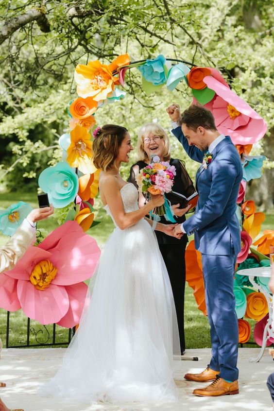 colour pop, colour wedding, colourful wedding, bright wedding, wedding inspiration, wedding decor, wedding style, wedding trends, bright flowers, bright wedding tables, colourful flowers, colourful styles, colourful looks, weddings, bride, bride to be 