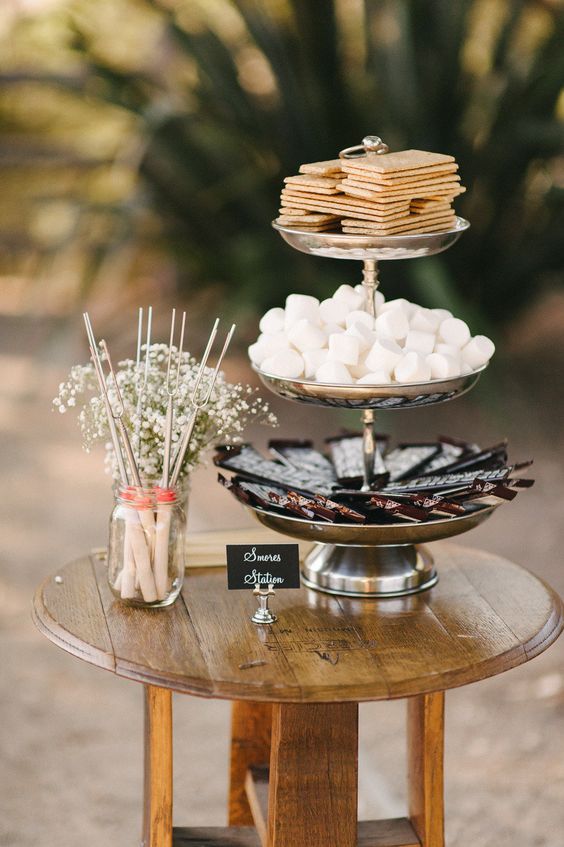 DIY smores, marshmallow smores, wedding cake, wedding cake alternatives, alternative wedding cake trends, 2017 cakes 